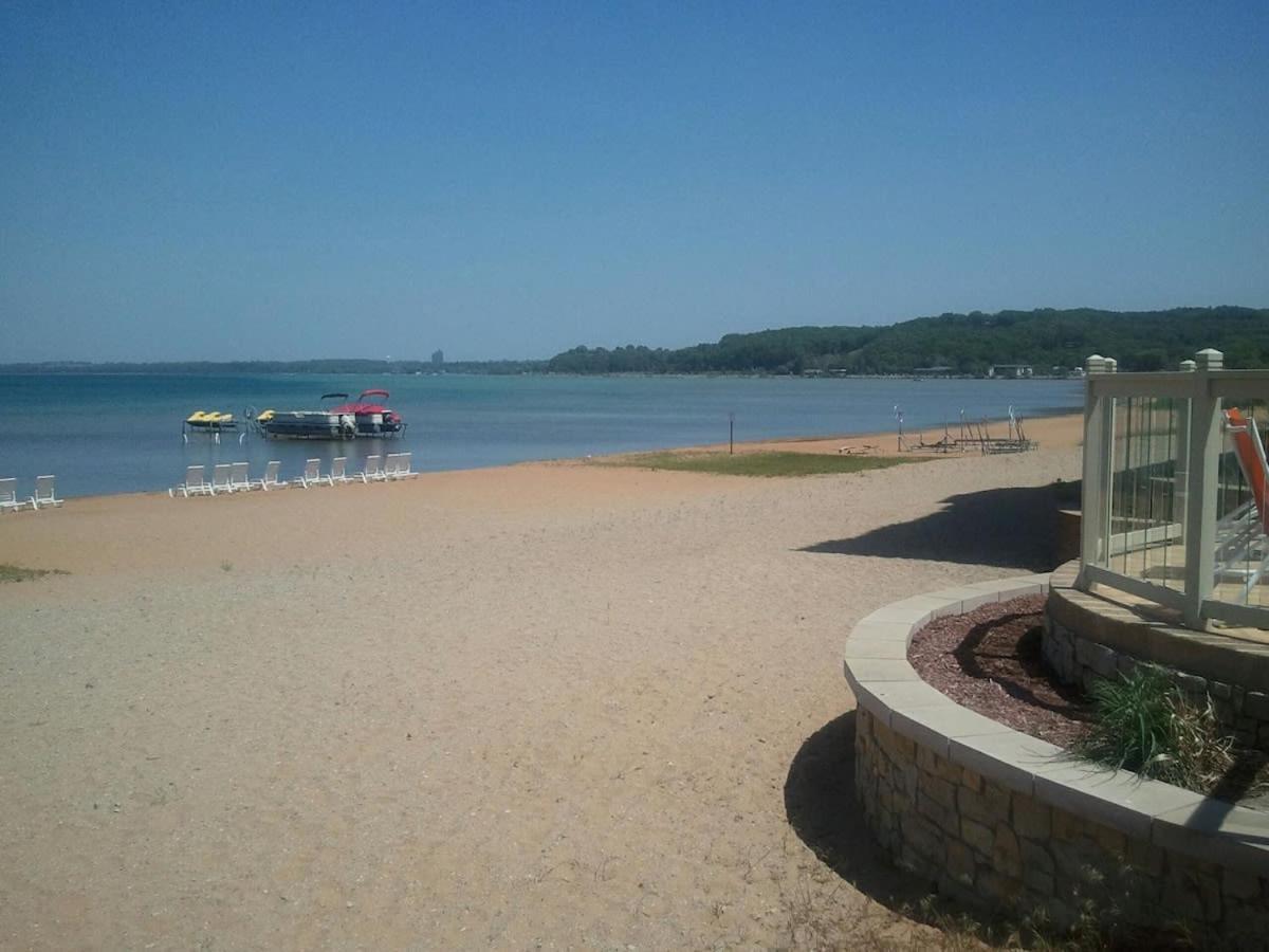 Spacious Furnished Suite At Peninsula Bay Resort Traverse City Exterior photo