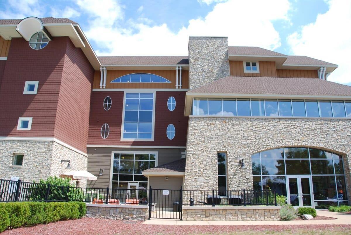 Spacious Furnished Suite At Peninsula Bay Resort Traverse City Exterior photo